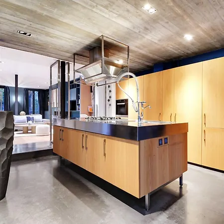 Fabulous House - A Gem In Chic Western بيت للعطل باريس