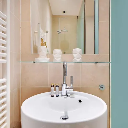 Ferienhaus Fabulous House - A Gem In Chic Western Paris