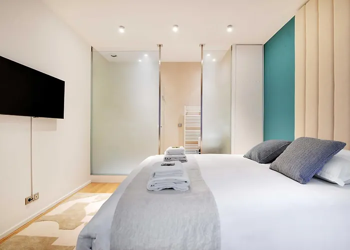 Fabulous House - A Gem In Chic Western בית נופש