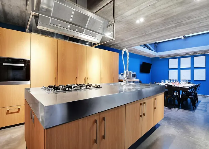 Fabulous House - A Gem In Chic Western בית נופש